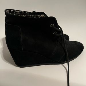 TOMS size 7wide wedges